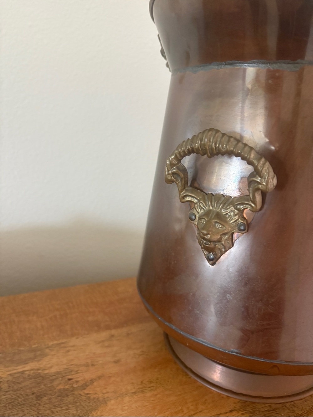 Antique Lion Head Copper And Brass Coal Scuttle Bucket Delft Porcelain Handle - Picture 4 of 9